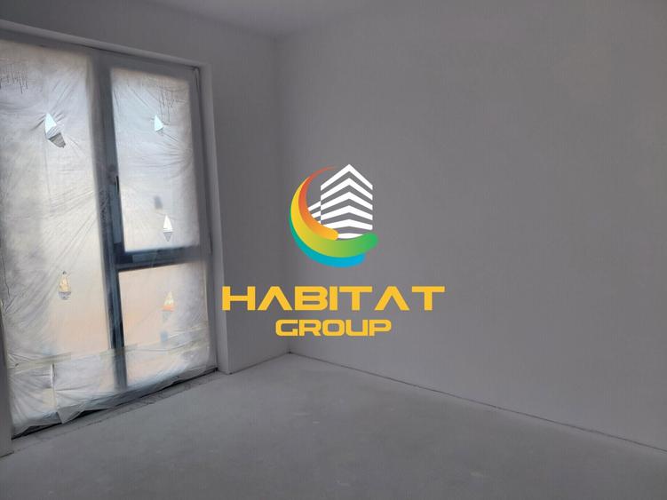 Apartament cu 5 camere decomandat în Est