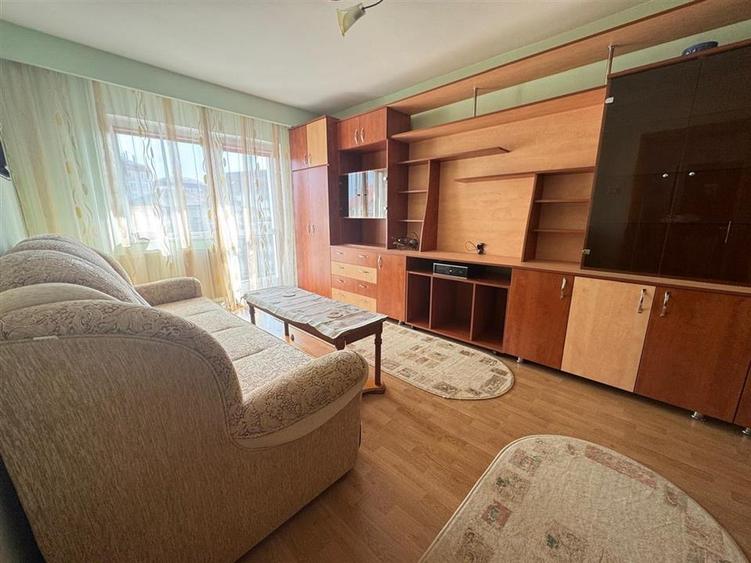 Apartament cu 3 camere decomandat, mobilat în Valea Aurie