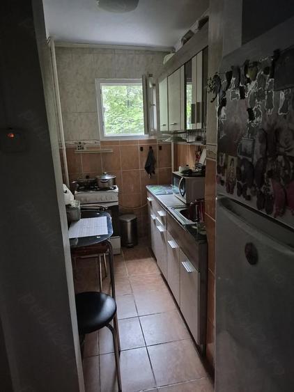 Apartament cu 2 camere semidecomandat în Berceni