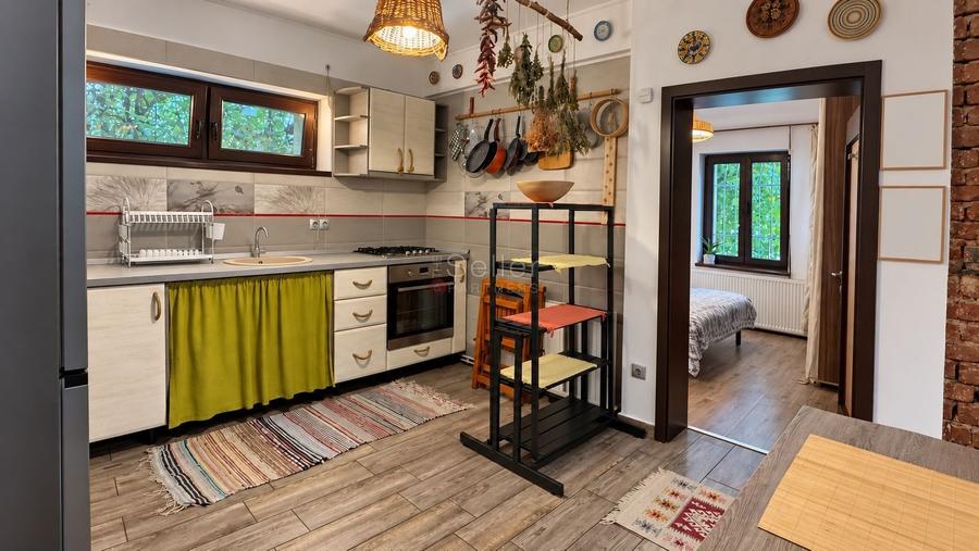 Apartament cu 2 camere, mobilat în Central