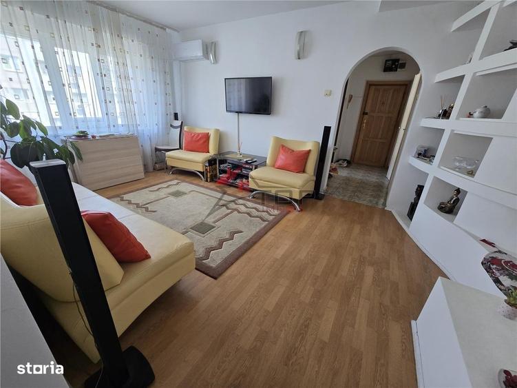 Apartament cu 3 camere decomandat în Mircea cel Bătrân
