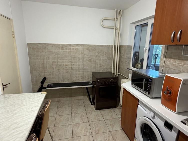 Apartament cu 2 camere semidecomandat în Banu Manta