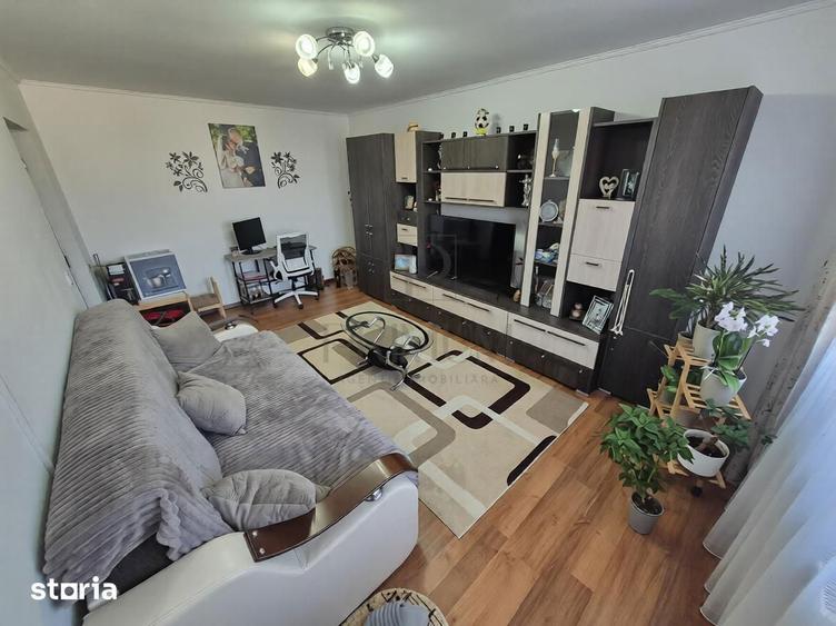 Apartament cu 3 camere decomandat, mobilat în Soarelui