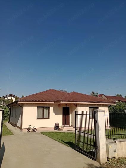 Casă cu Teren 500 Mp în Bercu Roșu