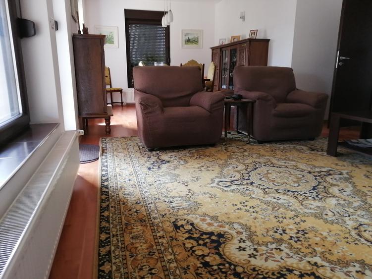 Casă individuală cu 5 camere cu Garaj în Dumbrăvița