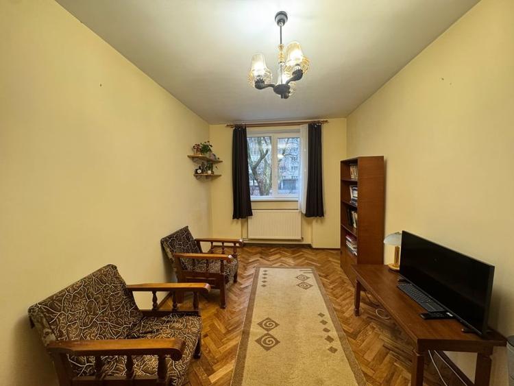 Apartament cu 3 camere decomandat, mobilat în Decebal