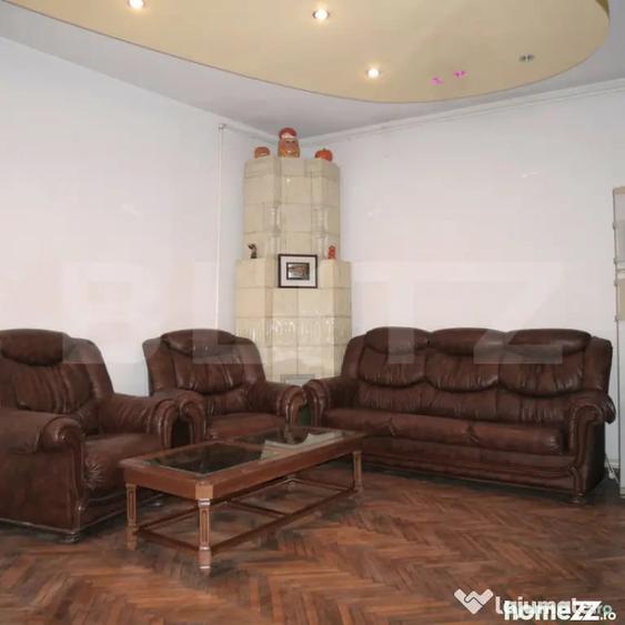Casă cu 5 camere cu Teren 296 Mp în Central