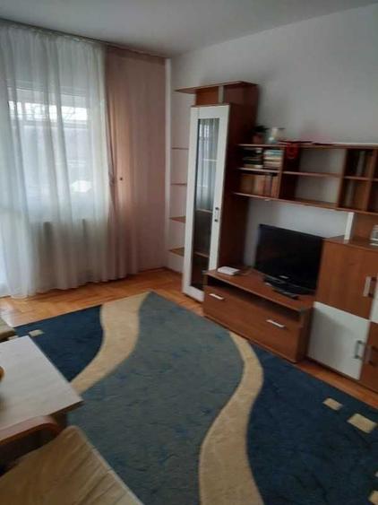 Apartament cu 3 camere decomandat în Sud