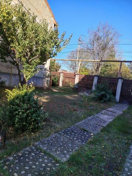 Casă individuală cu 4 camere cu Canalizare în Sud-Est