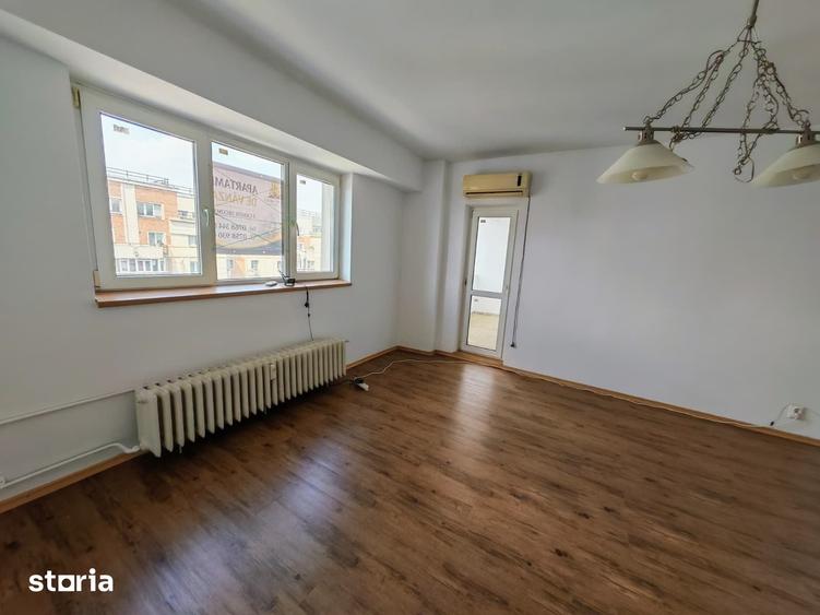 Apartament cu 3 camere decomandat în Decebal