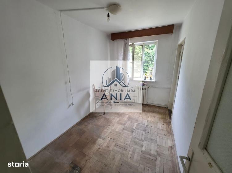 Apartament cu 3 camere semidecomandat în Central