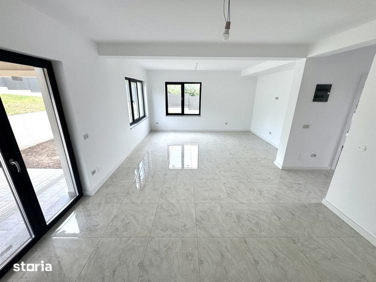 Casă cu 4 camere cu Teren 600 Mp în Bucium