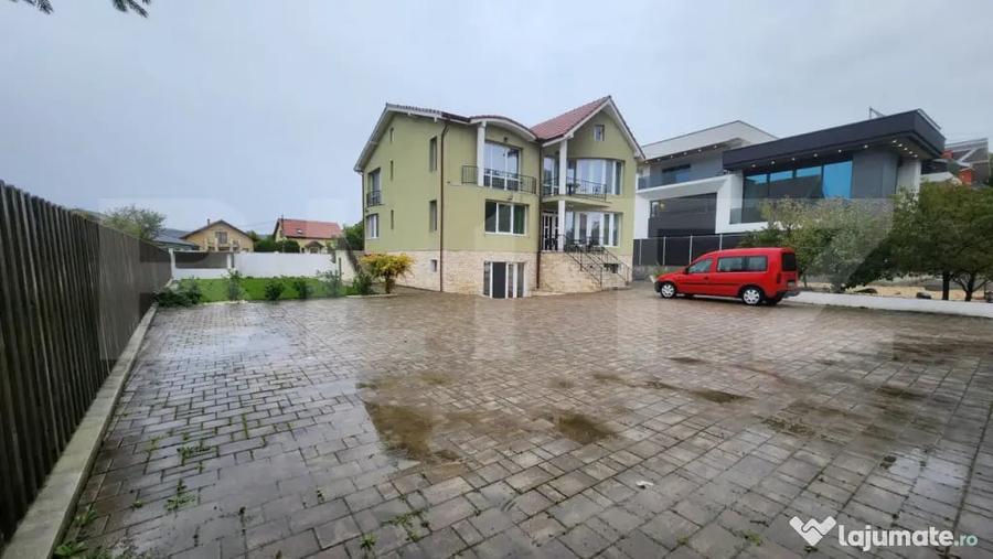Casă cu 10 camere cu Teren 1100 Mp în Corunca