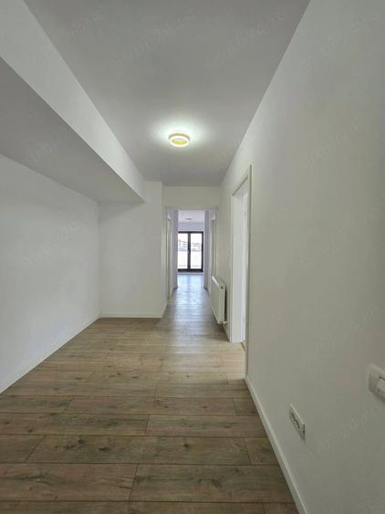 Apartament cu 4 camere decomandat în Dobroești