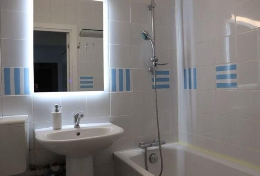 Apartament cu 3 camere semidecomandat, mobilat în Drumul Taberei