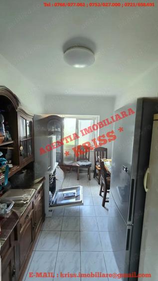 Apartament cu 3 camere decomandat în Craiovei