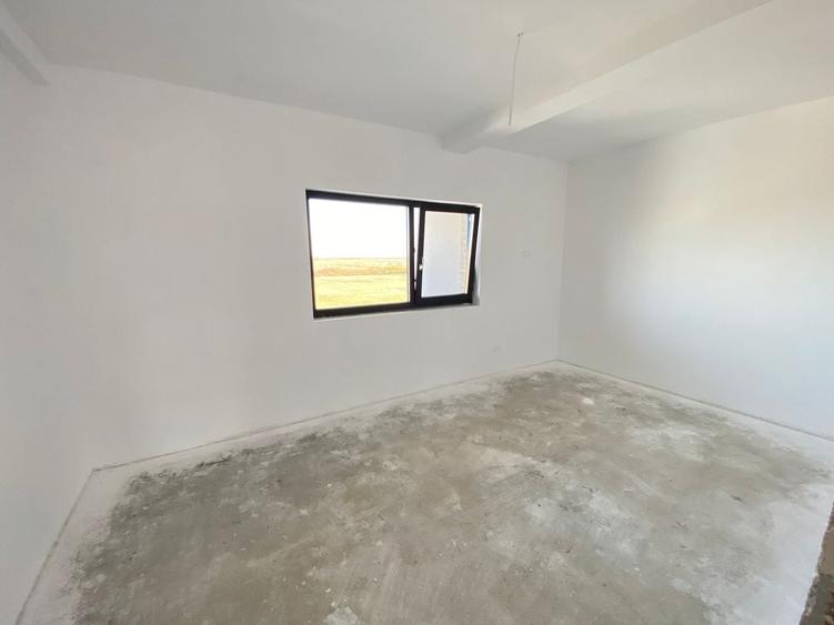 Duplex cu 4 camere cu Canalizare în Săcălaz