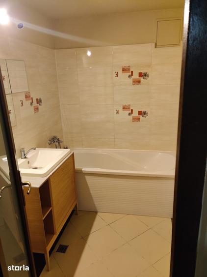 Apartament cu 3 camere decomandat în Exterior Vest