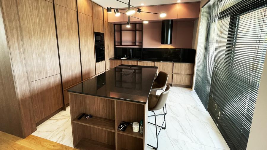 Casă individuală cu 5 camere cu Teren 562 Mp în Corbeanca