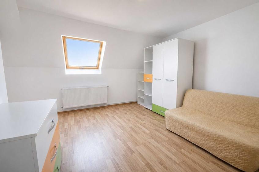 Apartament cu 4 camere decomandat în Turnișor