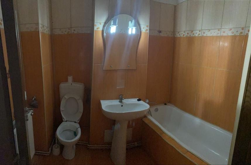 Apartament cu 3 camere decomandat în Pandurilor