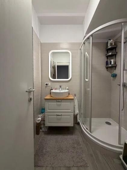Apartament cu 3 camere decomandat în Drumul Taberei