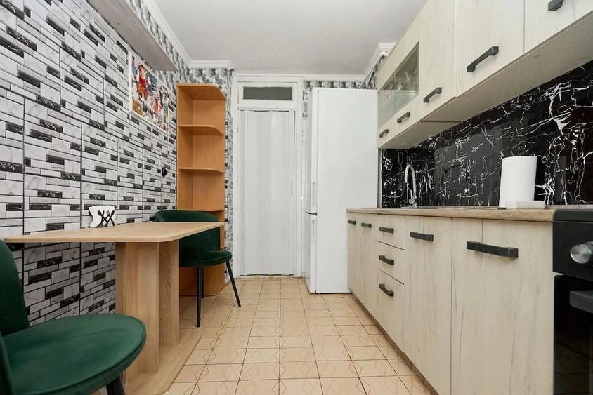Apartament cu 3 camere decomandat în Găvana