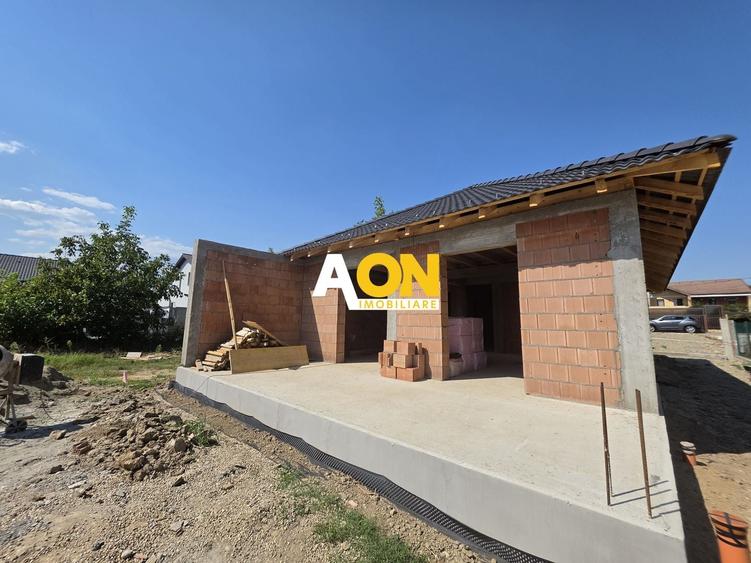 Casă individuală cu 4 camere cu Canalizare în Central