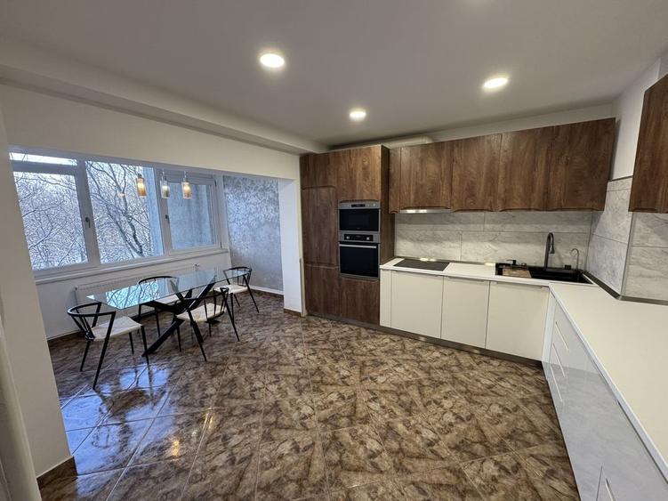 Apartament cu 4 camere decomandat, mobilat în Kiseleff
