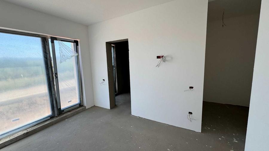 Casă cu 4 camere în Exterior Vest