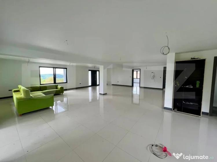 Casă cu 3 camere cu Teren 2600 Mp în Central