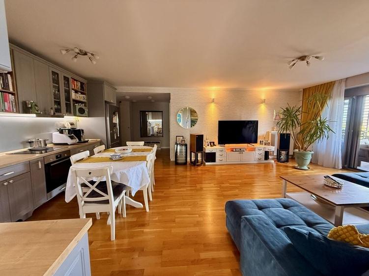 Apartament cu 3 camere în Sud