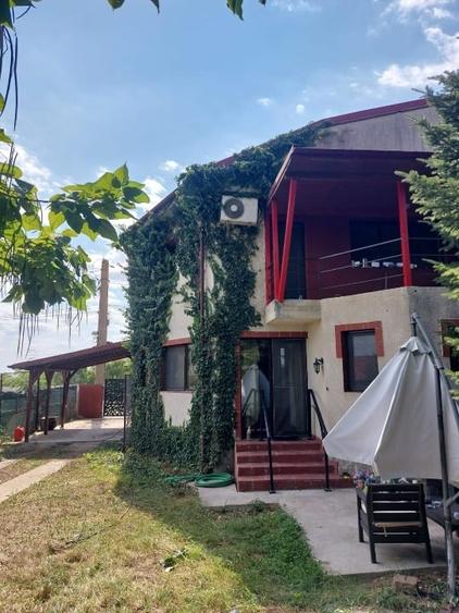 Casă individuală cu 4 camere cu Garaj în Crevedia