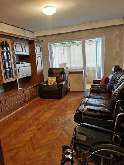 Apartament cu 3 camere decomandat în Radu Negru