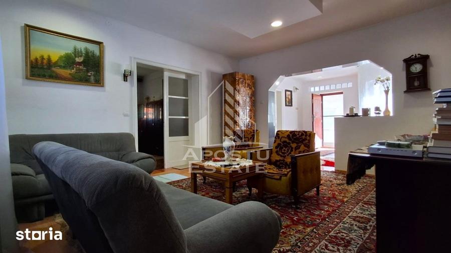 Casă cu 5 camere cu Teren 1439 Mp în Ineu