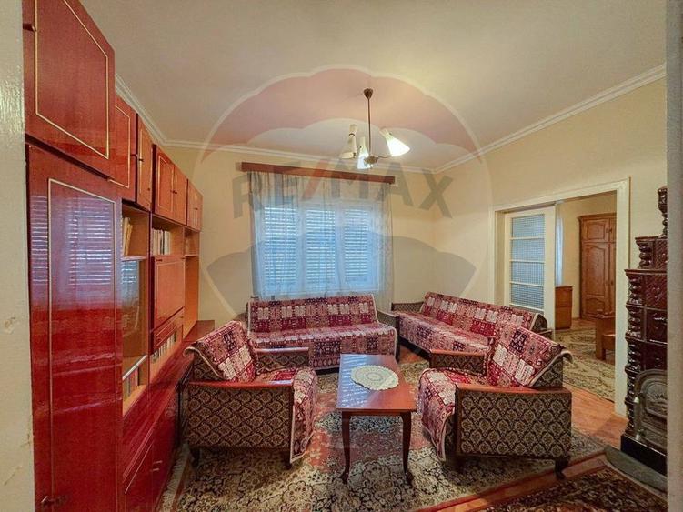 Casă individuală cu 5 camere cu Teren 446 Mp în Ultracentral