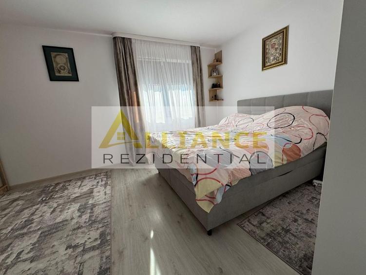Duplex cu 4 camere decomandat cu Canalizare în Central