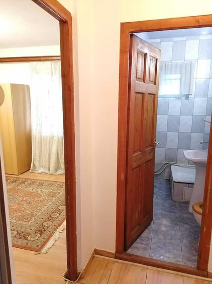 Inchiriez o camera cu baie proprie - 7