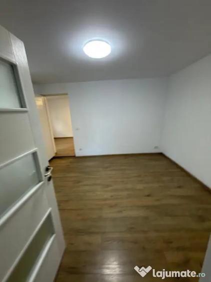 Casă cu 3 camere cu Teren 300 Mp în Delfinariu