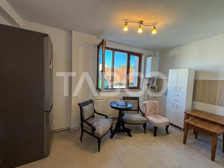 Apartament cu 3 camere semidecomandat, mobilat în Andrei Mureșanu