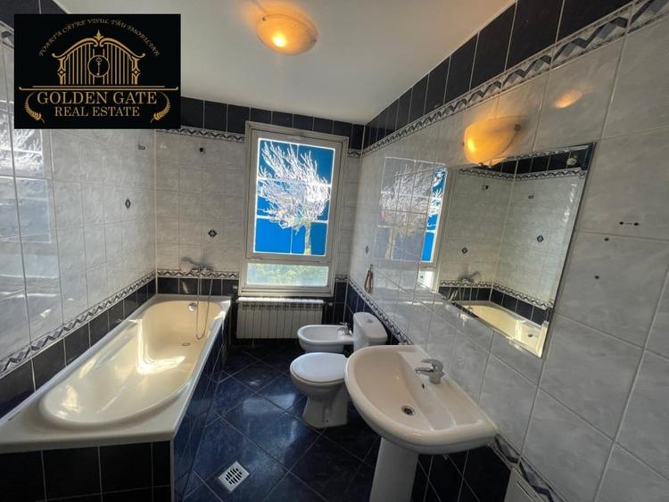 Apartament cu 4 camere decomandat în Universitate
