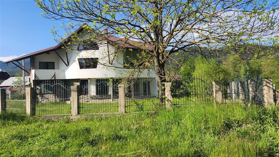 Casă individuală cu 6 camere cu Teren 786 Mp în Nord-Est