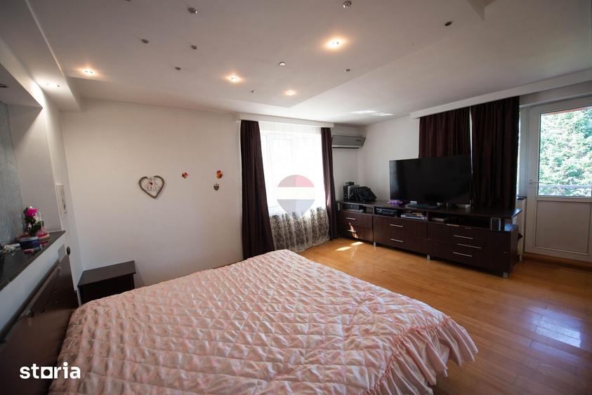 Casă cu 9 camere cu Teren 1200 Mp în Cornetu