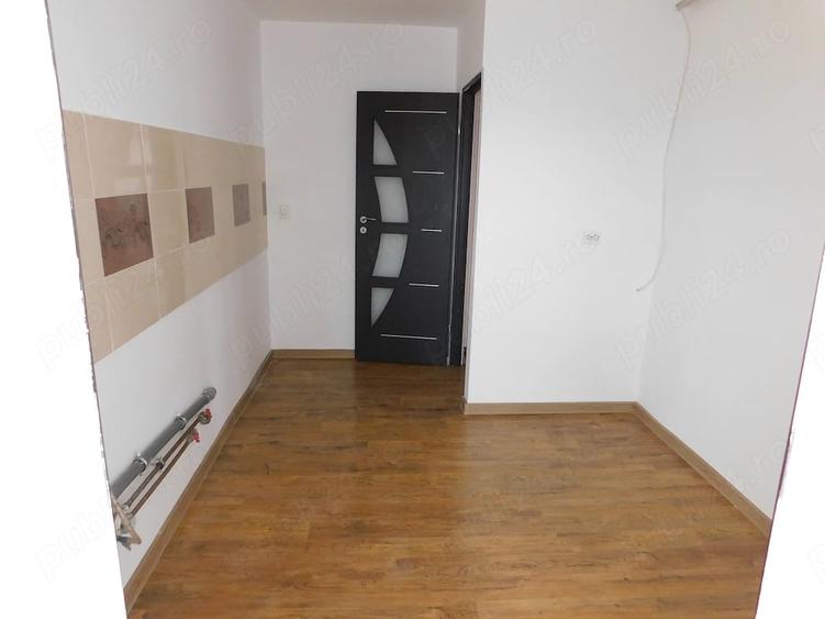 Apartament cu 3 camere decomandat în Exterior Vest