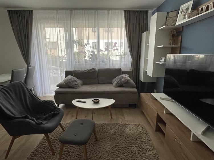 Apartament cu 2 camere decomandat în Între Lacuri