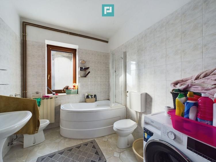 Casă individuală cu 5 camere cu Canalizare în Mehala