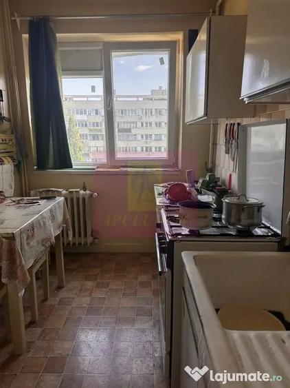 Apartament cu 3 camere semidecomandat în Militari