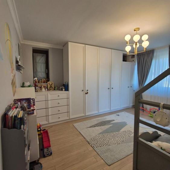 Casă cu 6 camere cu Teren 565 Mp în Central