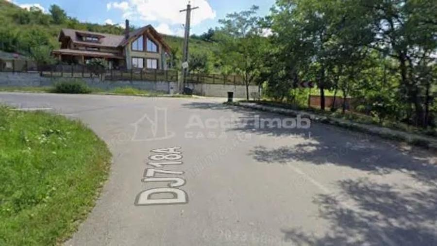 Teren de 800 mp, în Valea