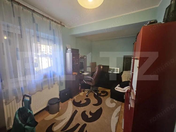 Apartament cu 4 camere semidecomandat, mobilat în Florești